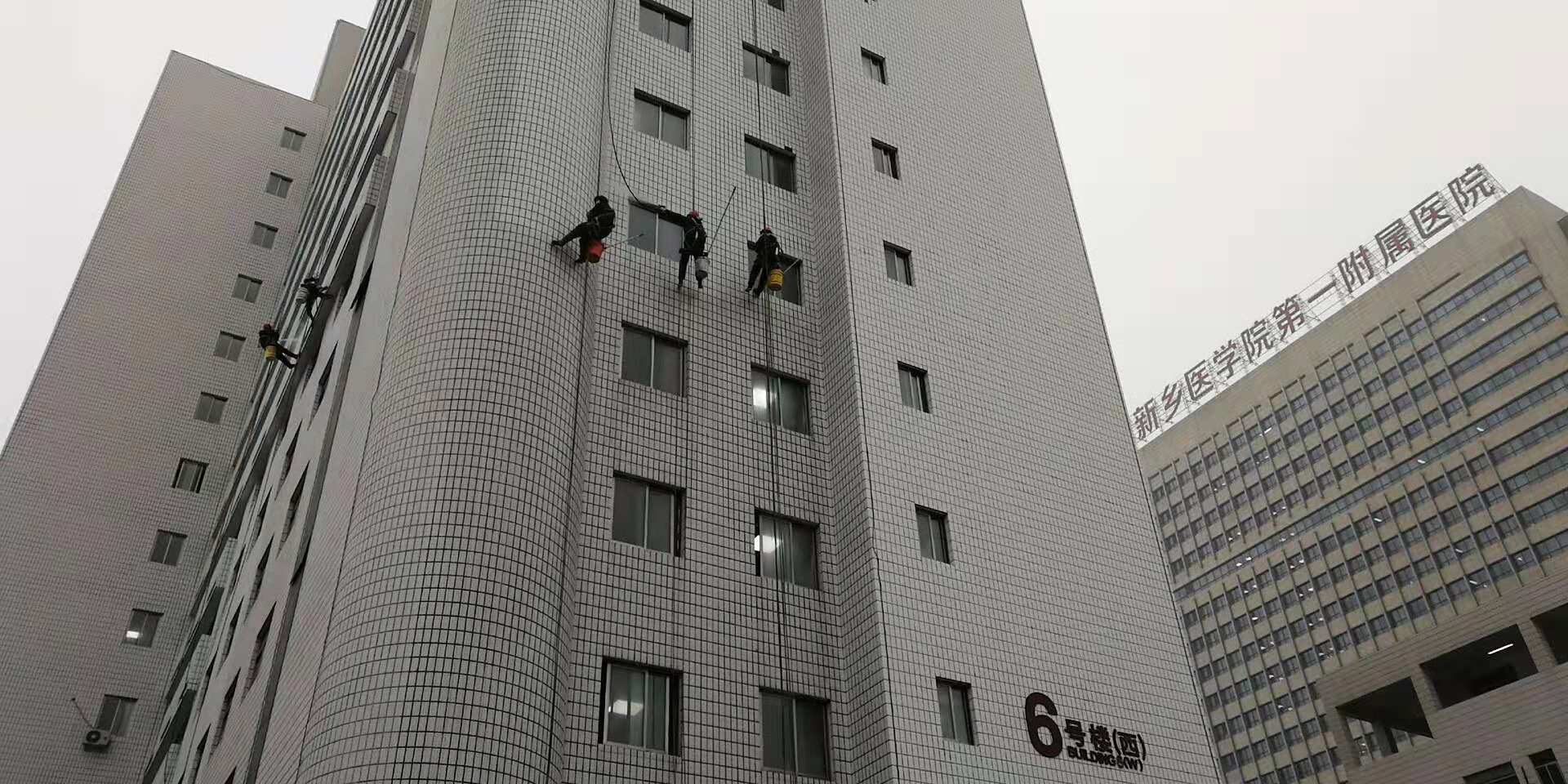 衛輝醫專外墻清洗