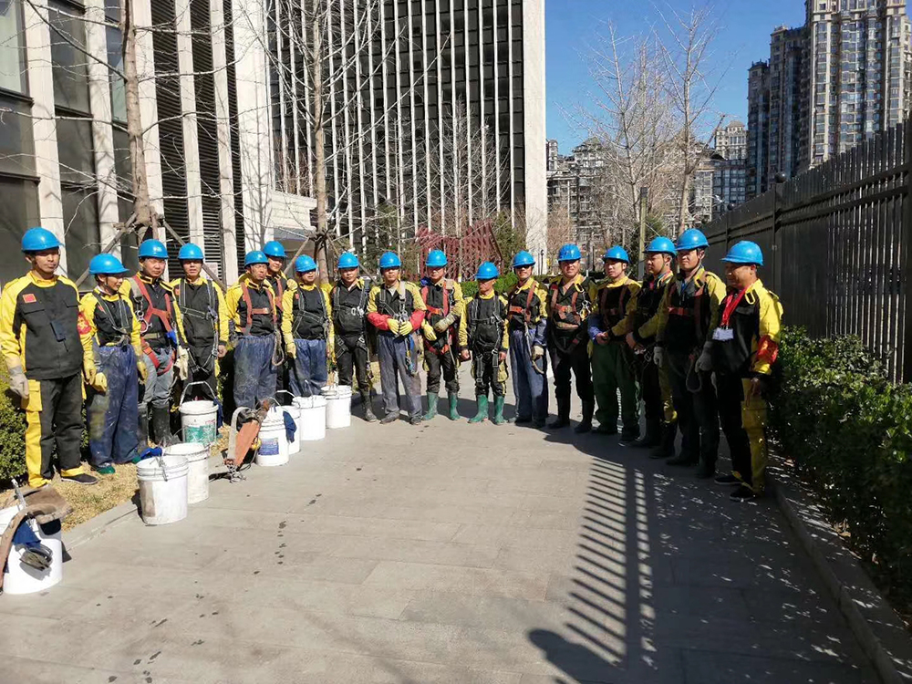 河南康順佳：用環(huán)?？萍际刈o高樓潔凈(大樓清洗)，20 年大樓清洗專業(yè)沉淀